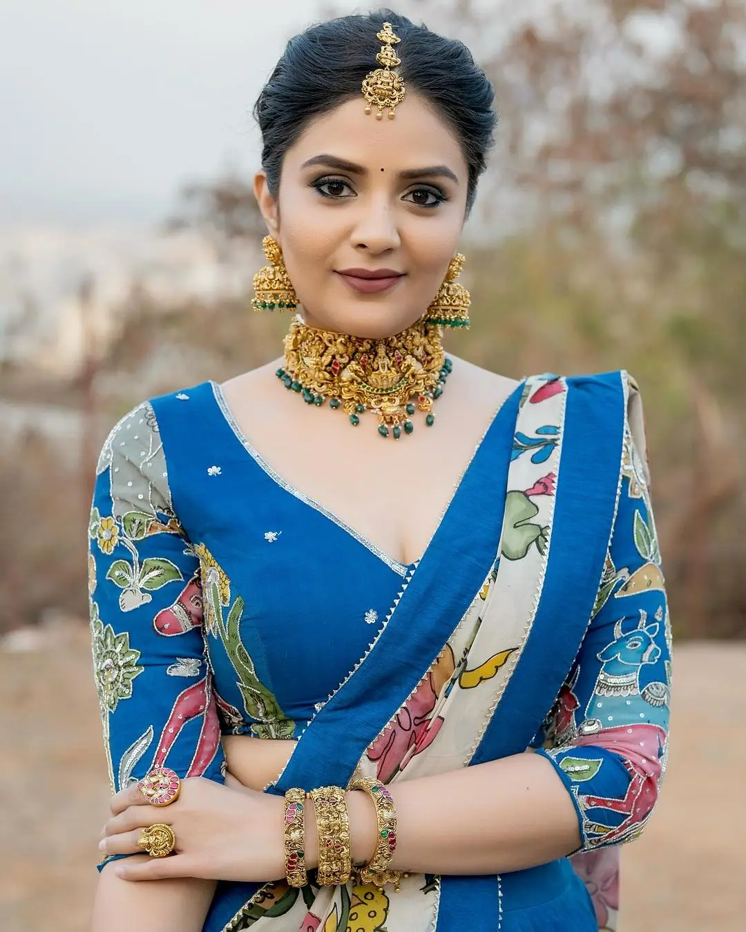 Indian TV Actress Sreemukhi Pics in Blue Lehenga Choli